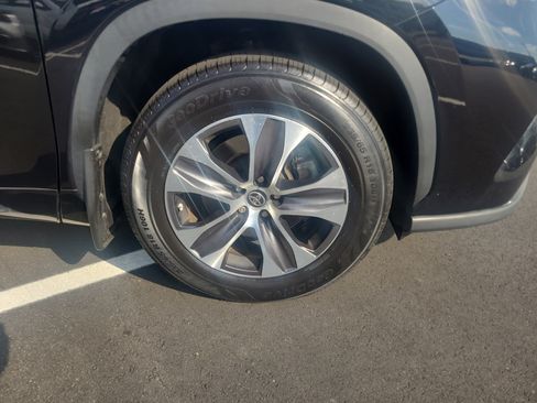 Used 2023 Toyota Highlander XLE image 13