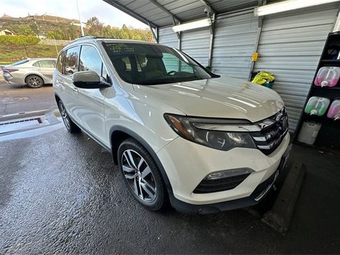 Certified 2017 Honda Pilot Elite image 2