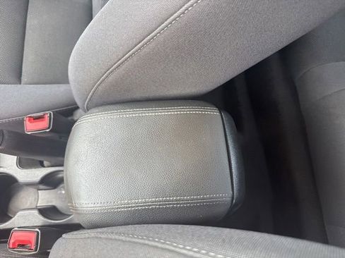 Used 2016 Chevrolet Cruze LT w/ Technology Package FWD image 24