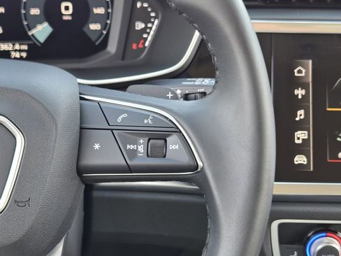 Certified 2025 Audi Q3 2.0T Premium w/ Convenience Package image 37