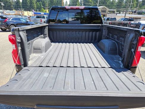 Used 2022 Chevrolet Silverado 1500 High Country w/ Technology Package AWD/4WD image 16