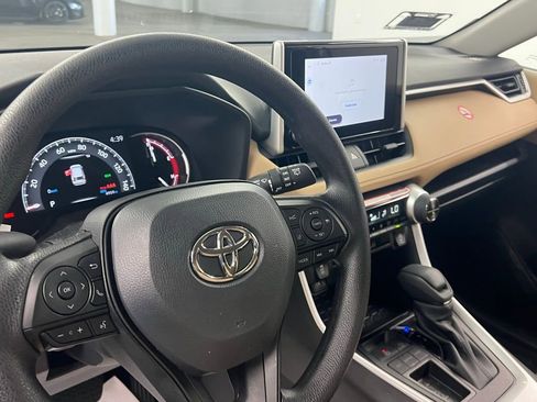 Used 2025 Toyota RAV4 XLE w/ Convenience Package FWD image 7