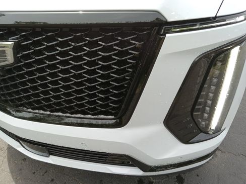 Certified 2026 Cadillac Escalade Platinum Sport w/ LPO, ONYX Package AWD/4WD image 8