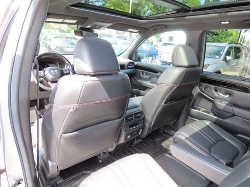 Certified 2025 Honda Pilot TrailSport image 16
