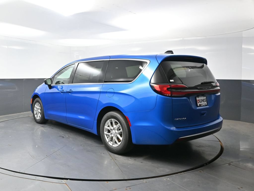 New 2027 Chrysler Pacifica Select w/ Family Tech Group FWD image 7