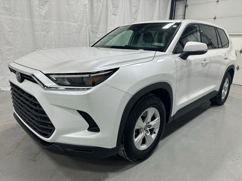 Used 2025 Toyota Grand Highlander AWD image 3