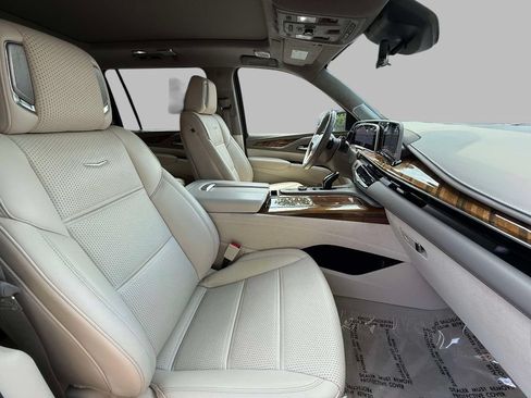 Used 2024 Cadillac Escalade ESV Sport Platinum w/ LPO, ONYX Package AWD/4WD image 14