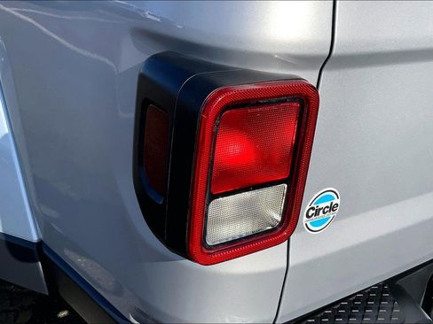 Certified 2023 Jeep Gladiator Willys image 26