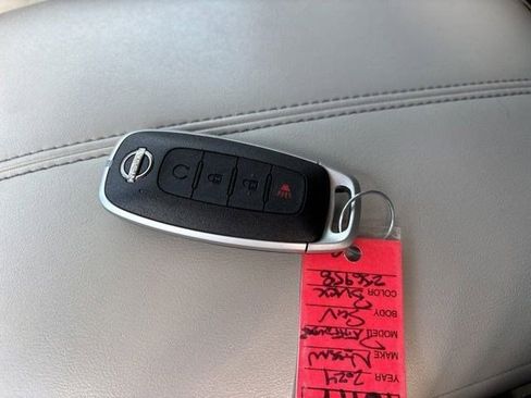 Used 2024 Nissan Pathfinder SV AWD/4WD image 46