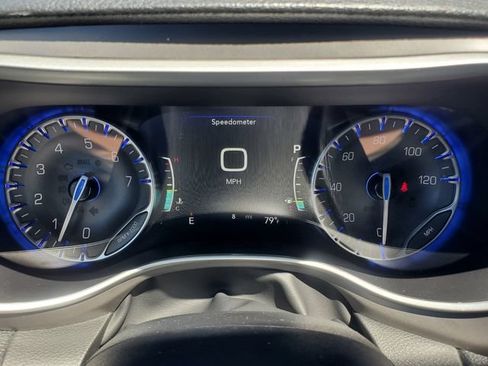 New 2027 Chrysler Pacifica Select AWD/4WD image 12