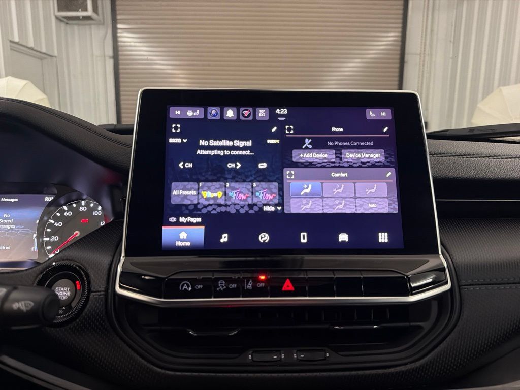 Used 2025 Jeep Compass Latitude w/ Convenience Group AWD/4WD image 29