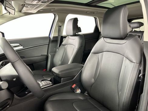 Certified 2026 Kia Sportage EX w/ EX Panorama Roof Package image 11