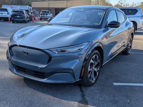 Used 2023 Ford Mustang Mach-E Premium image 5