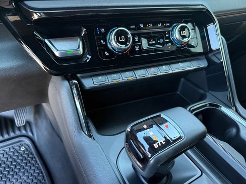Used 2023 GMC Sierra 1500 AT4 w/ AT4 Premium Package AWD/4WD image 20