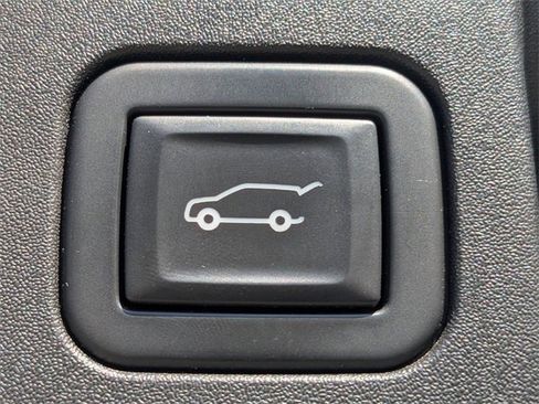 Used 2021 Buick Envision Essence w/ Technology Package I image 13