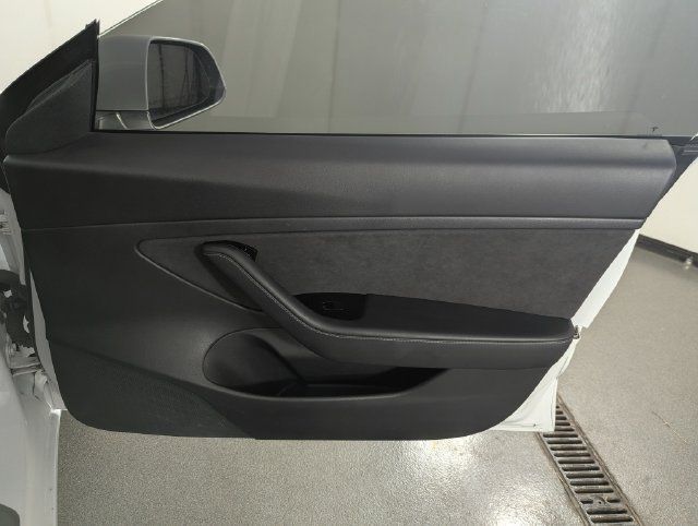 Used 2020 Tesla Model 3 Standard Range Plus RWD image 17