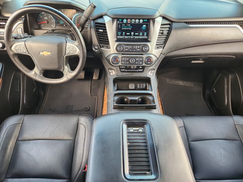 Used 2019 Chevrolet Suburban Premier AWD/4WD image 27