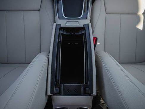 Certified 2026 Mercedes-Benz GLB 250 4MATIC image 21