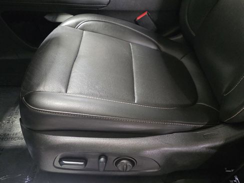 Used 2023 GMC Acadia SLT image 26