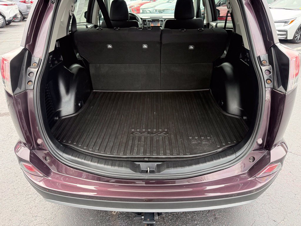 Used 2018 Toyota RAV4 XLE AWD/4WD image 18