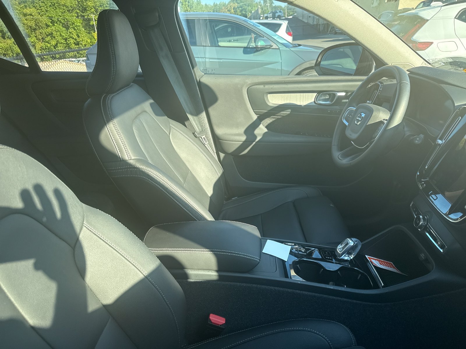 Used 2024 Volvo XC40 B5 Plus w/ Climate Package AWD/4WD image 6