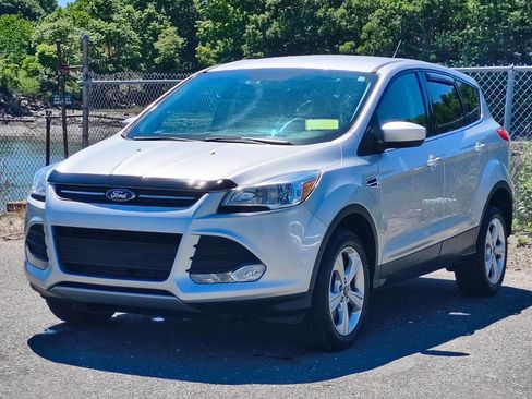 Used 2016 Ford Escape SE w/ SE Cold Weather Package AWD/4WD image 3