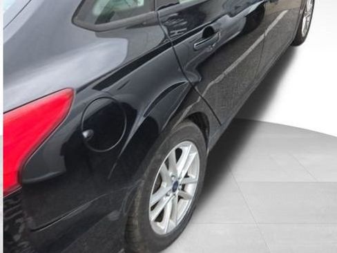 Used 2016 Ford Focus SE image 12