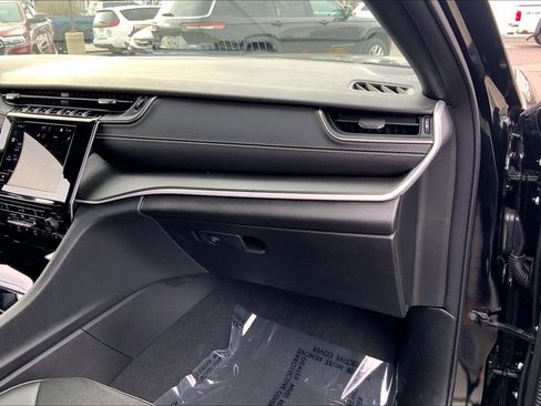 Certified 2025 Jeep Grand Cherokee Altitude image 17