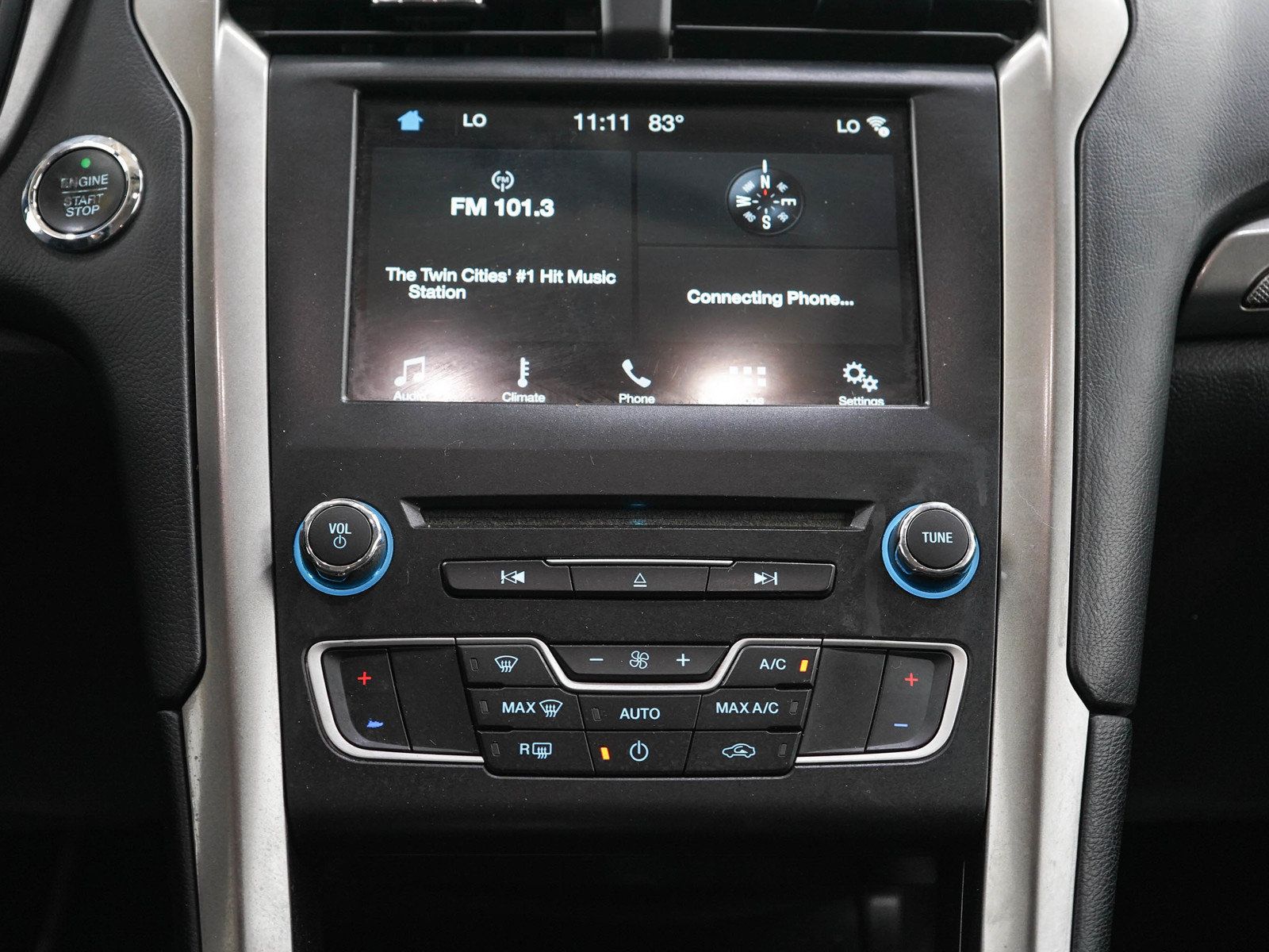 Used 2017 Ford Fusion SE w/ Fusion SE Technology Package FWD image 16