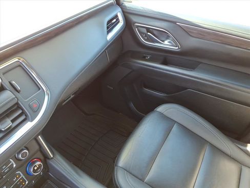 Used 2022 Chevrolet Suburban Z71 w/ Luxury Package image 31