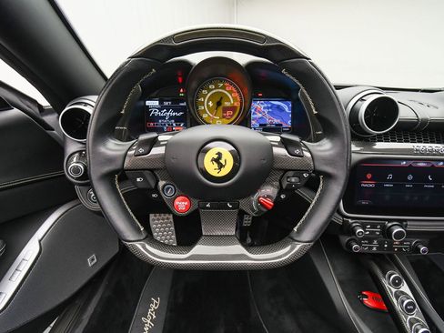 Used 2019 Ferrari Portofino image 14