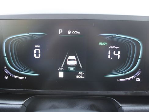 Used 2025 Kia Niro LX image 28