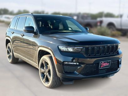 New 2025 Jeep Grand Cherokee Limited w/ Black Appearance Package