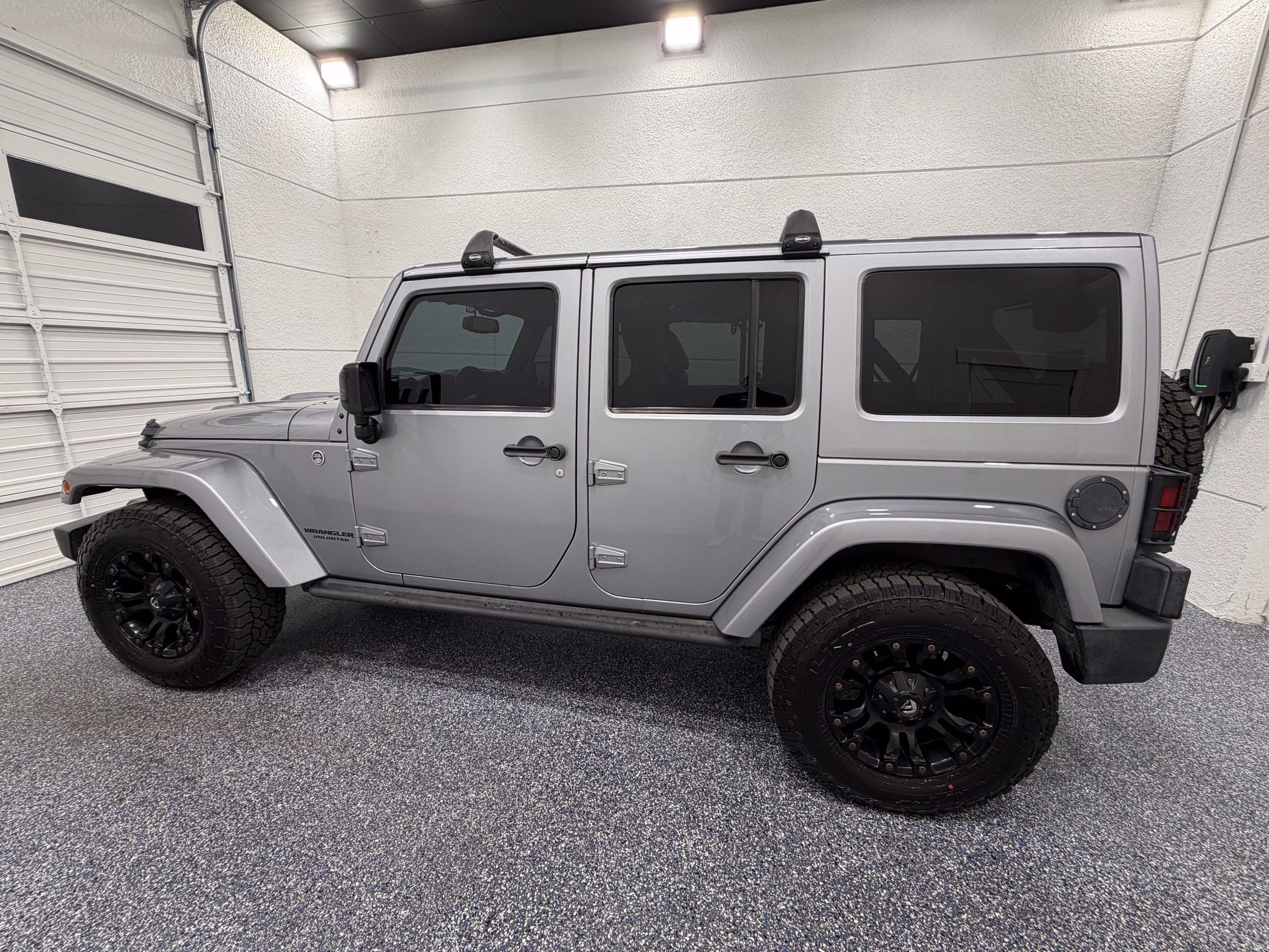 Used 2015 Jeep Wrangler Unlimited Sahara AWD/4WD image 3