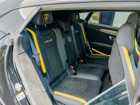 Used 2024 Lamborghini Urus Performante AWD/4WD image 14
