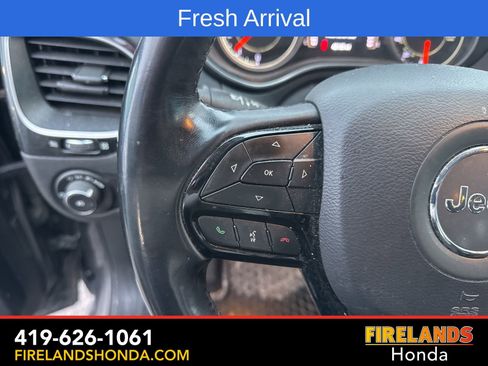 Used 2020 Jeep Cherokee Latitude Plus image 19