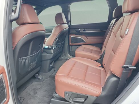 Used 2024 Kia Telluride EX w/ EX Captain's Chair Package FWD image 17