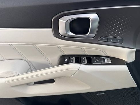 Certified 2025 Kia Sorento SX Prestige image 13