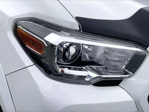 Used 2017 Toyota Tacoma SR5 w/ Tow Package image 28