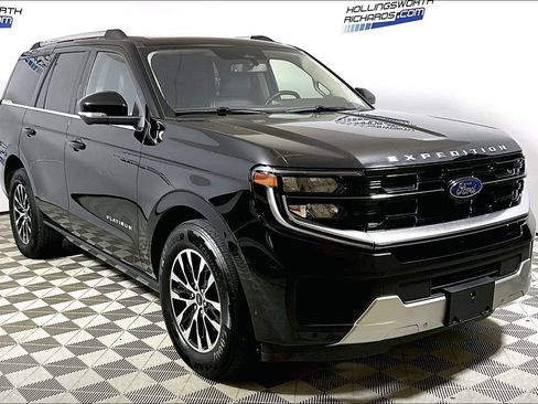 Used 2025 Ford Expedition Platinum AWD/4WD image 3