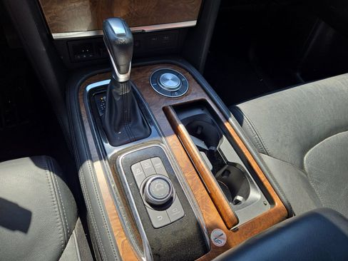Used 2024 Nissan Armada SL w/ Captain's Chairs Package RWD image 22