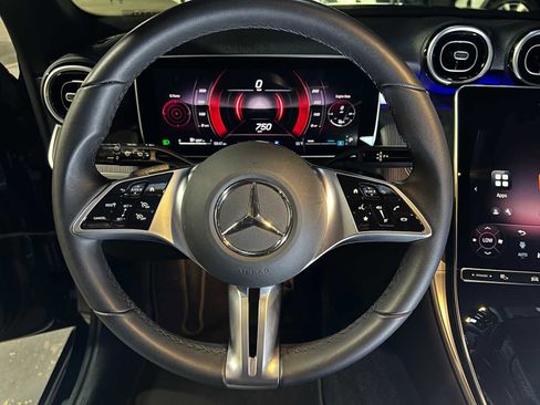 Used 2025 Mercedes-Benz GLC 300 4MATIC image 26