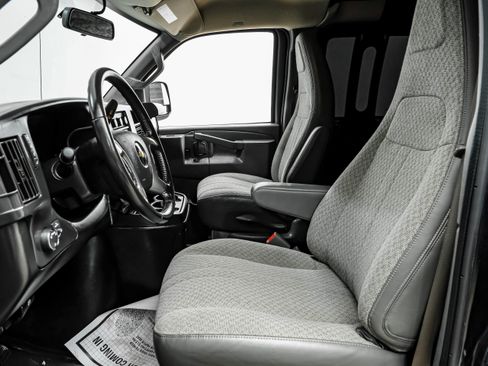 Used 2019 Chevrolet Express 2500 w/ Driver Convenience Package image 7