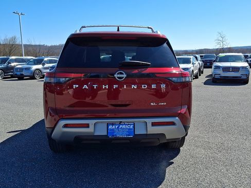 Used 2024 Nissan Pathfinder SL AWD/4WD image 5