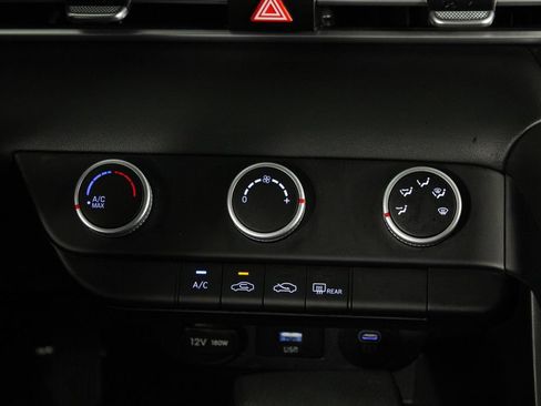 Certified 2025 Hyundai Elantra SE FWD image 22