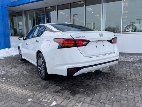 Used 2023 Nissan Altima 2.5 SV image 3