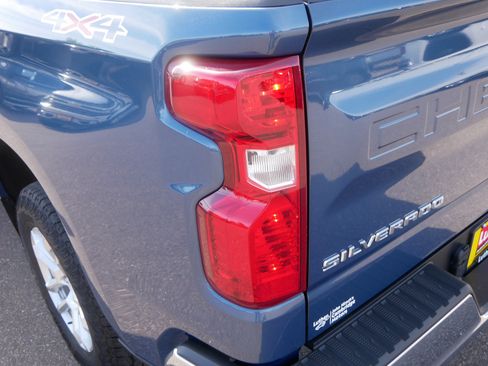 Certified 2024 Chevrolet Silverado 1500 LT w/ Convenience Package II AWD/4WD image 17