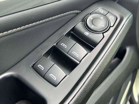 Used 2023 Chevrolet Traverse LT image 15