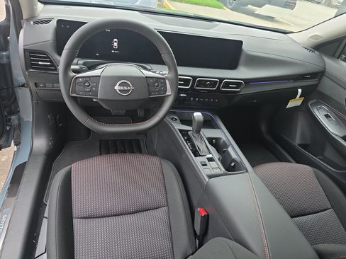 New 2026 Nissan Sentra SR FWD image 4