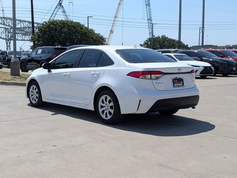 Used 2025 Toyota Corolla LE w/ Convenience Package FWD image 8
